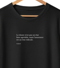 Camiseta negra con cita de Voltaire sobre la duda